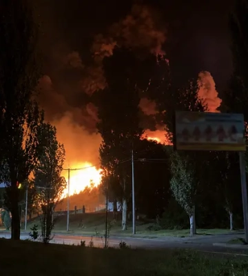 Окуповану Макіївку атакували дрони: спалахнув ТЦ «Галактика»