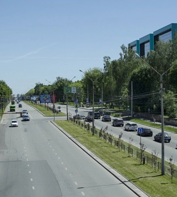 У Львові на зупинці знайшли сумку з предметом, схожим на автомат: поліція перевіряє інформацію