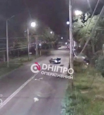 Авто выехало на обочину: ночью на Сергея Нигояна в Днепре произошло серьёзное ДТП