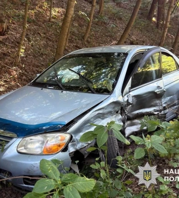 На Черкащині зіткнулися два автомобілі та мотоцикл, вершнику якого, можна сказати, пощастило. ФОТО