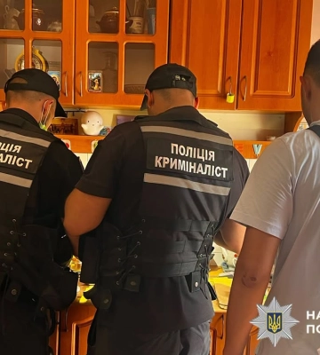 У Чернівцях поліція взяла у кайданки чоловіка за підозрою в умисному вбивстві брата