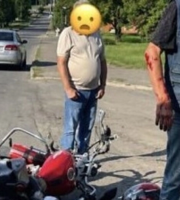 У Кривому Розі мопед збив жінку на переході