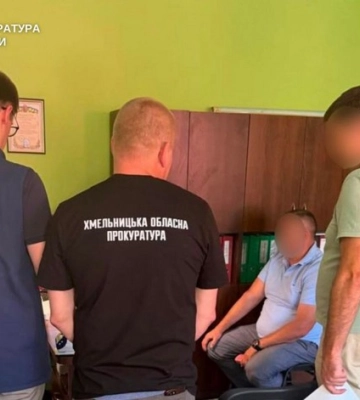 Приховав майно дружини на 13,7 млн грн: посадовця ДМС з Хмельниччини судитимуть за незадекларовану нерухомість