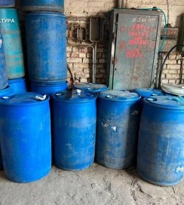 Контрафакт на 12 млн грн: у Києві ліквідовано підпільний цех з алкоголем і цигарками