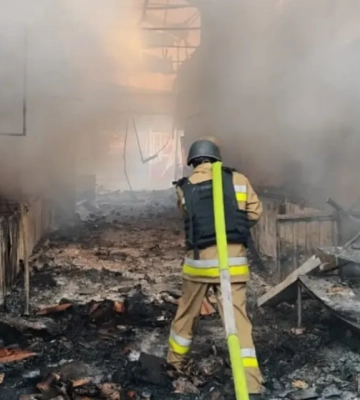 Враг ударил по рынку в Славянске и частному сектору Краматорска. ФОТО