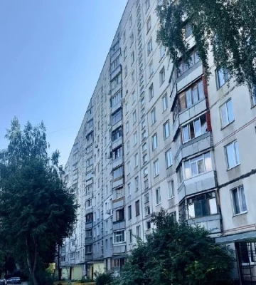 У Харкові відновлюють пошкоджений обстрілами будинок на Салтівському шосе