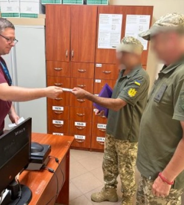 У 51 рік отримав перший паспорт громадянина України: історія добровольця з Ужгородщини