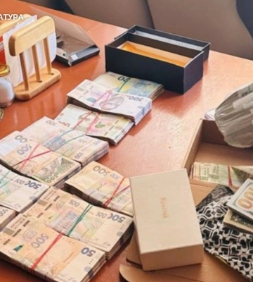 На Хмельниччині справу щодо посадовця Державної міграційної служби передано до суду