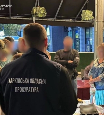 У Харкові засуджено жінку, яка за гроші обіцяла військовому призначення інвалідності та «списання» з армії
