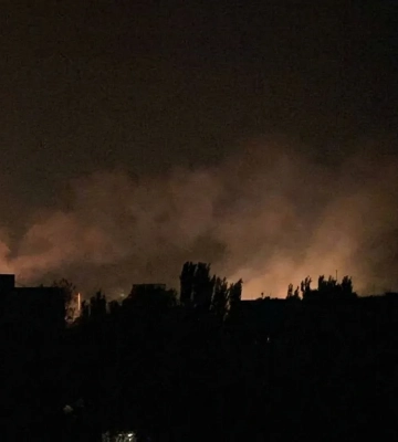 рф вдарила по Запоріжжю ракетами та КАБами, пошкоджені будинки й виникли пожежі