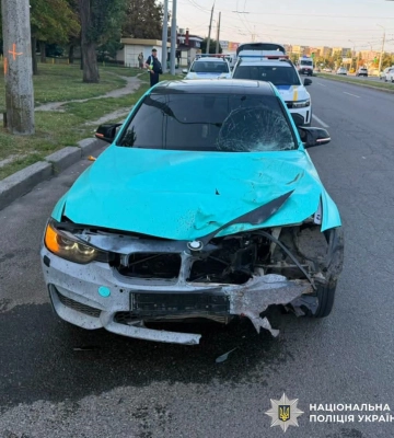 У Харкові нетверезий юнак за кермом легковика збив літнього пішохода