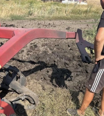 Трактор наїхав на вибухонебезпечний предмет у Харківській області: компетентні органи зʼясовують обставини інциденту