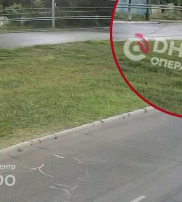 В Днепре на Набережной Победы мотоцикл столкнулся с авто: видео момента ДТП