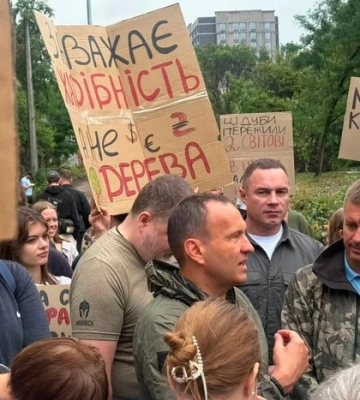 Вирубка парку на Теремках: активісти збирають громадські слухання