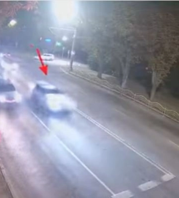 Різко перелаштувався і помчав на червоне: водій BMW у Луцьку потрапив на камеру