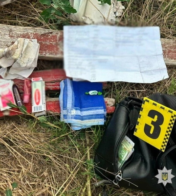 Ударив жінку в обличчя та вирвав сумку: в Одесі затримали 22-річного грабіжника