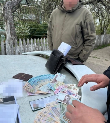 Щомісячна «данина» від підлеглих: судитимуть посадовця лісгоспу та його спільника