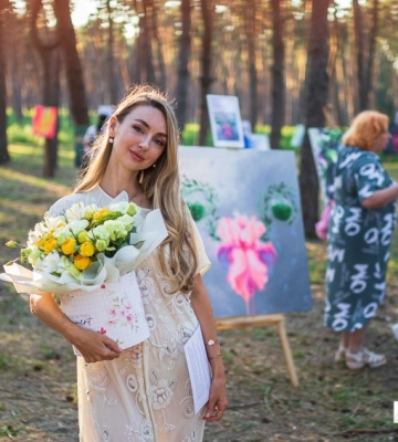 Виставка просто неба і картини з міжнародною історією: у Кропивницькому відбулася арт-подія художниці Аліни Ліндау (ФОТО)