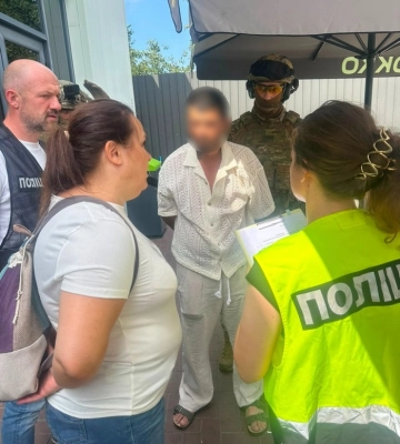У Дніпрі викрили іноземця, причетного до незаконного виготовлення документів та фіктивного працевлаштування з бронюванням