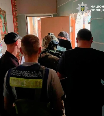 Били ножом и кастетом — задержаны двое несовершеннолетних, нападавших на женщин на столичном Подоле