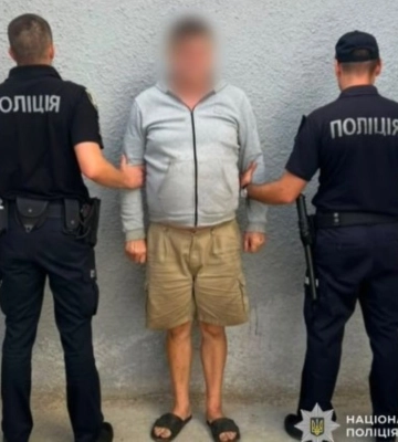 На Хустщині 56-річний чоловік під час сварки вдарив ножем односельця і втік
