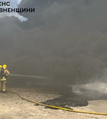 На Рівненщині горить підприємство