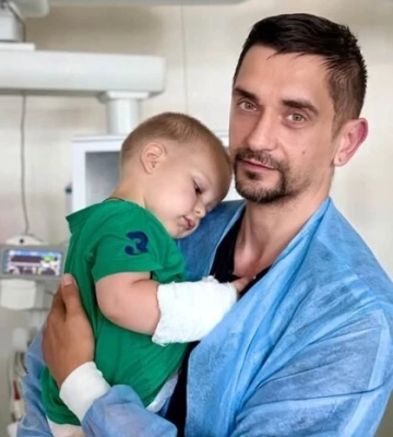На Київщині дворічну дитину вкусила змія: хлопчика врятували в «Охматдиті»