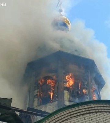 Росіяни вдарили по церкві у Краматорську: загорівся купол, пожежа охопила 140 квадратних метрів, - ДСНС. ФОТО