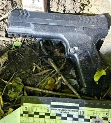 15-річний хлопець вистрілив однолітці в око з пневматичного пістолета на Миколаївщині: дівчина у тяжкому стані, - поліція