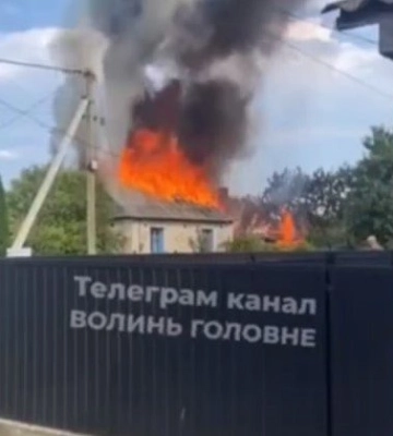 Вогонь перекинувся ще на одну будівлю: на Волині горіли два будинки