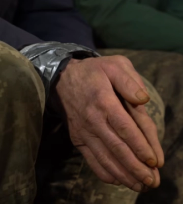 Морпіхи взяли в полон двох росіян, які отримали наказ помахати триколором біля стели на Донеччині
