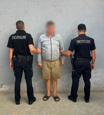 На Хустщині поліція затримала зловмисника, який ножем поранив односельця