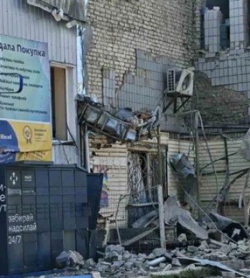 Росіяни вдарили дронами поблизу ринку в Шевченковому на Харківщині, двоє поранених