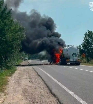 Росія атакувала вантажівку з цистерною на Одещині: двоє загиблих, троє поранених