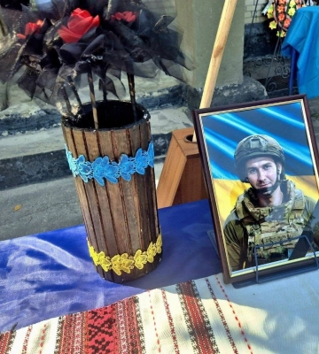На Харківщині проводили в останню путь спецпризначенця, який закрив собою дітей