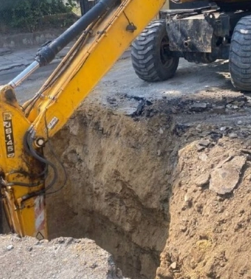 На вулиці Героїв УПА під час ремонту знайшли провалля глибиною понад 4 метри