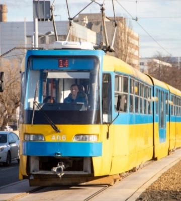 Трамваї №14 та 15 не курсуватимуть три дні: маршрут тимчасового автобуса
