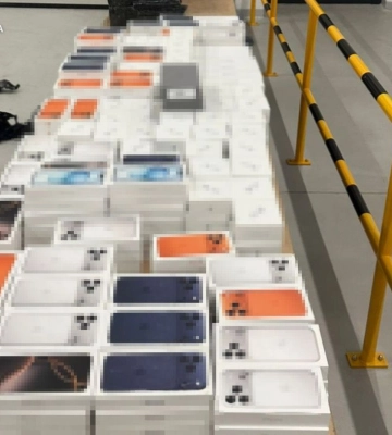 Скільки гаджетів Apple вмістив контрабандист зі Львова в автомобіль Renault Trafic