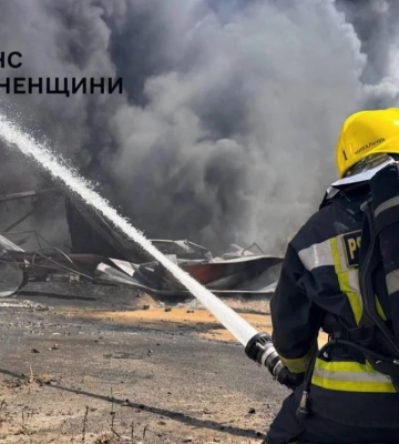 Майже пів сотні рятувальників ліквідовували масштабну пожежу на Дубенщині (ВІДЕО)