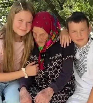 104-річна жителька Волині розповіла, що обов'язково робить зранку та ввечері