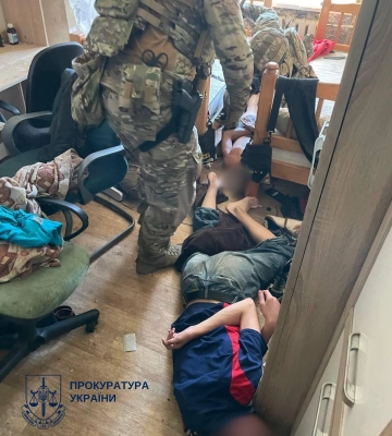 На Подолі неповнолітні скоїли напади на двох жінок, бо не люблять безхатьків, - прокуратура Києва