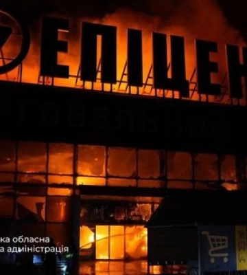 Нічна атака дронів на Запоріжжя: спалахнув "Епіцентр", пошкоджено будинок, є знеструмлення. ВІДЕО+ФОТОрепортаж