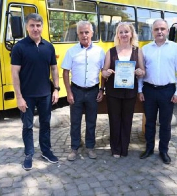 Пийтерфолвівська громада отримала новий шкільний автобус для безпечного підвезення учнів