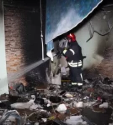 Нічна атака РФ по Одесі спричинила пожежу в багатоповерхівці, жертв немає
