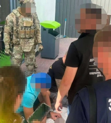 У Дніпрі іноземець за гроші оформлював водійські посвідчення без іспитів та «бронювання»