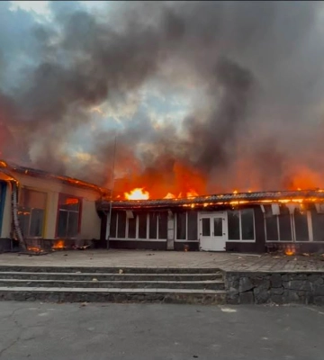 Нічний удар по Золочеву: російський дрон спалив ліцей 