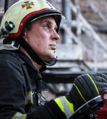 На Полтавщині через атаку РФ спалахнула пожежа на промисловому підприємстві