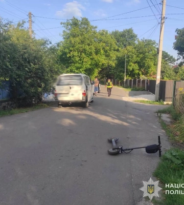 У Кам’янополі на Львівщині не розминулися мікроавтобус з електросамокатом
