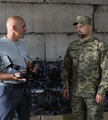 Миколаївська громада передала захисникам чергову партію безпілотників