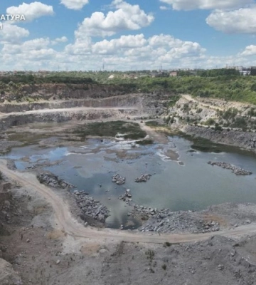 Понад ₴1,55 млрд збитків: сімох учасників схеми підозрюють у незаконного видобутку граніту та заволодінні держмайном